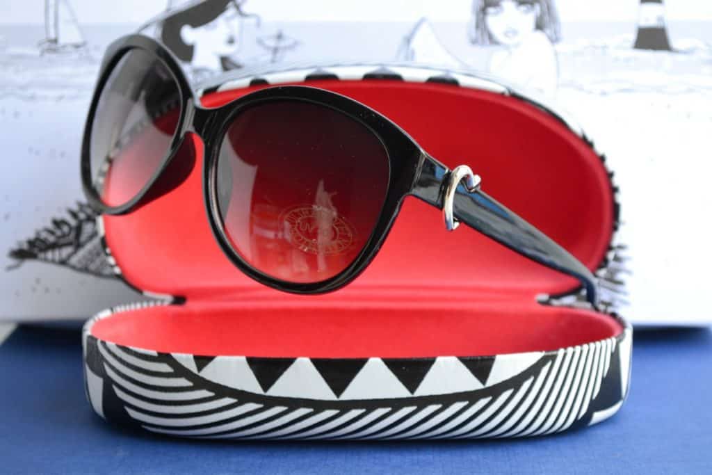 La Box Quejadore - July 2016- The Paris Lifestyle Box sunglasses